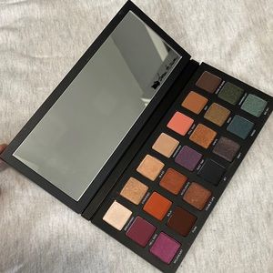 NWOB Urban Decay Born to Run eyeshadow palette